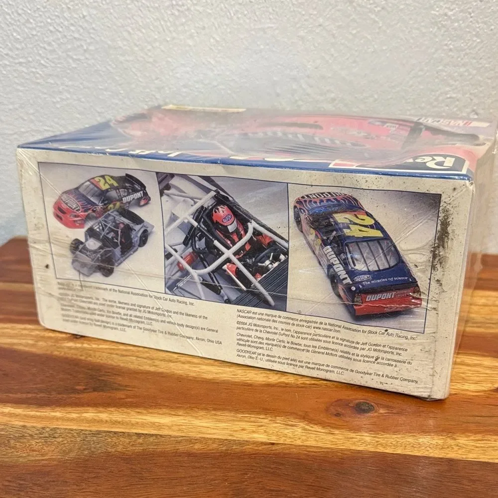 Jeff Gordon Revell NASCAR 2004 DuPont Monte Carlo 1/24 Model Kit Factory New